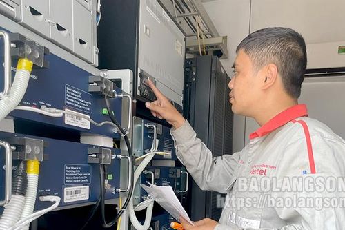 Để đảm bảo thông tin liên lạc thông suốt trong mùa mưa bão
