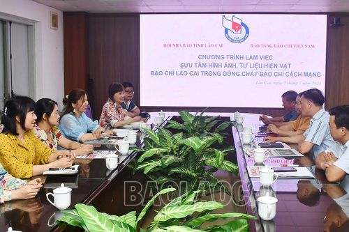 Bảo tàng Báo chí Việt Nam làm việc với Hội Nhà báo tỉnh Lào Cai