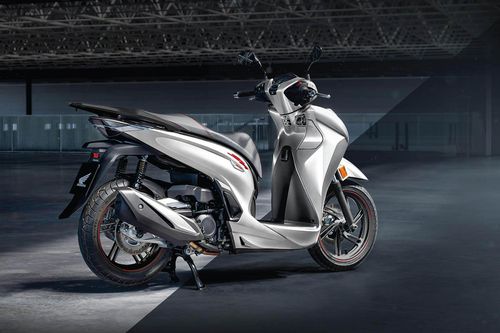 Khách hàng mua xe SH350i được hỗ trợ phí học bằng lái xe A2