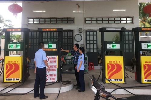Phát hiện trên 2.600 lít xăng không đạt chất lượng tại Cần Thơ
