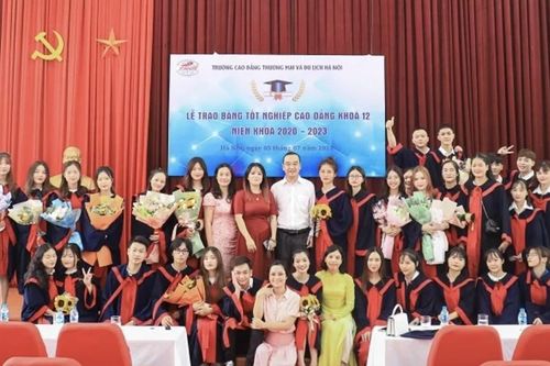 Trường Cao đẳng Thương mại và Du lịch Hà Nội vinh danh gần 500 cử nhân tại Lễ Tốt nghiệp năm 2023
