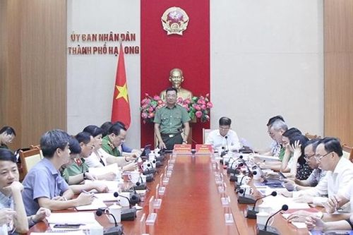 Đoàn giám sát của Ủy ban Quốc phòng và An ninh làm việc với UBND TP. Hạ Long, Quảng Ninh
