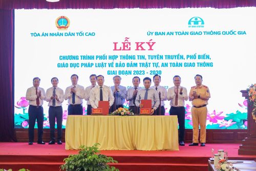 Tăng cường công tác thông tin, tuyên truyền, phổ biến, giáo dục pháp luật về trật tự an toàn giao thông