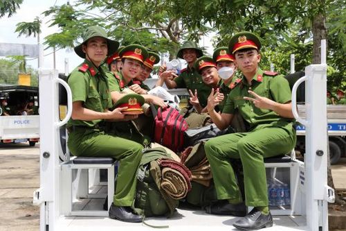 Tăng cường 420 học viên các trường CAND hỗ trợ xây dựng 1.200 căn nhà cho hộ nghèo ở Sóc Trăng
