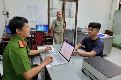 Nhậu say, bị kiểm tra nồng độ cồn, thanh niên tấn công CSGT