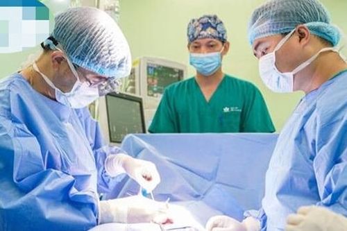 'Sửa chữa' thận rồi ghép lại thận cho bệnh nhi 1 tuổi