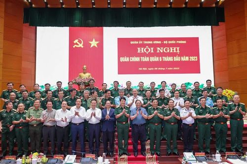 Nâng cao khả năng chiến đấu của quân đội, xây dựng thế trận lòng dân vững chắc từ sớm, từ xa