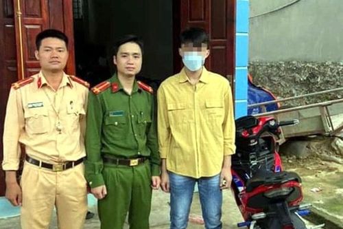 Xử lý thanh niên nằm trên yên xe điều khiển xe máy ở Sơn La