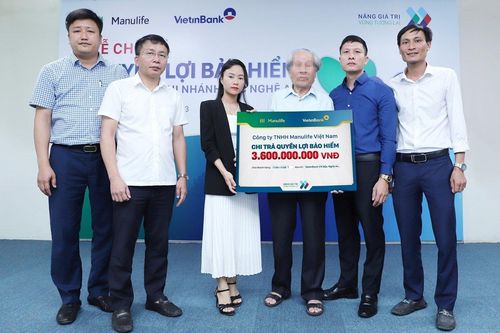 Manulife Việt Nam trả 3,6 tỷ đồng quyền lợi bảo hiểm cho khách hàng ở Nghệ An