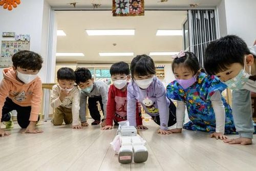 Hàn Quốc ngày càng ít nhà trẻ, viện dưỡng lão nhiều thêm