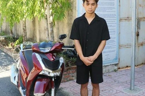 Khởi tố thanh niên không đội mũ bảo hiểm, lao xe máy vào CSGT gây thương tích