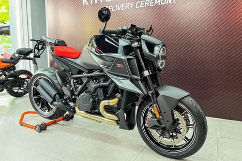 Hoàng Kim Khánh mua siêu môtô 2 tỷ đồng độc nhất Việt Nam