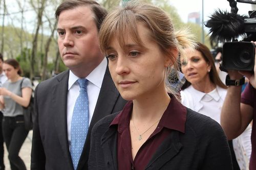 Nữ diễn viên Allison Mack ra tù