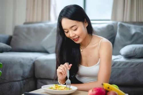 'Bữa tối của một cô gái' gây tranh cãi trên TikTok
