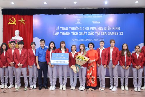 Trao thưởng cho các HLV, VĐV Điền kinh lập thành tích xuất sắc tại SEA Games 32
