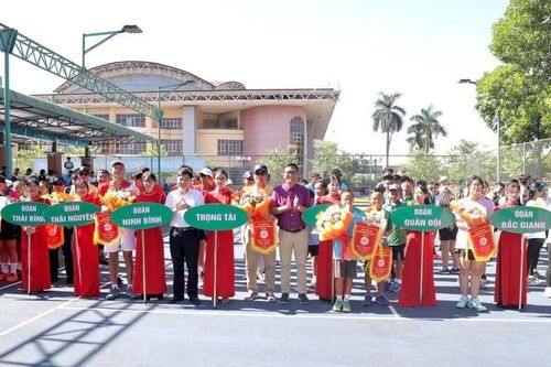 Hơn 100 vận động viên tham dự Giải quần vợt vô địch đồng đội trẻ quốc gia