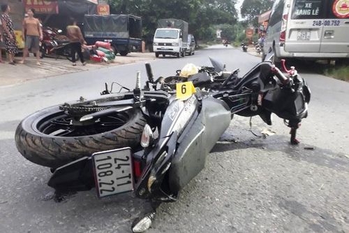 Nam thanh niên đi xe máy bị ngã, rơi xuống hố thu nước tử vong