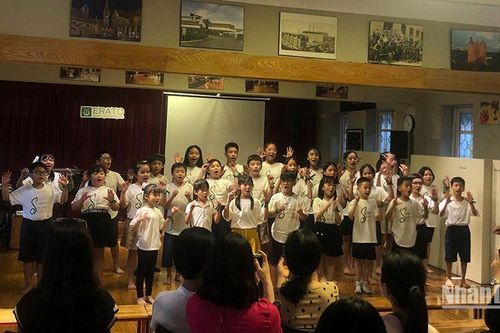 Nối liền vòng tròn âm nhạc màu xanh