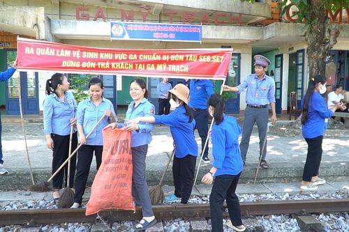 Tàu Thống Nhất đón trả khách tại ga Mỹ Trạch, Quảng Bình từ 6-7