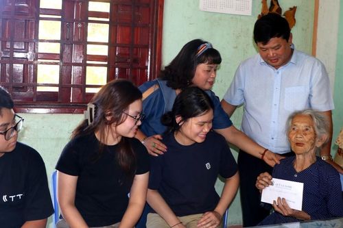 Quảng Ngãi: Trao trên 500 triệu đồng phụng dưỡng các Mẹ Việt Nam anh hùng