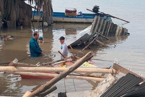 Cà Mau: Sạt lở trong đêm, 4 căn nhà chìm xuống sông Cửa Lớn