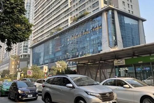 Nhức nhối thiếu bãi đỗ xe ngầm: Ai phải chịu trách nhiệm?