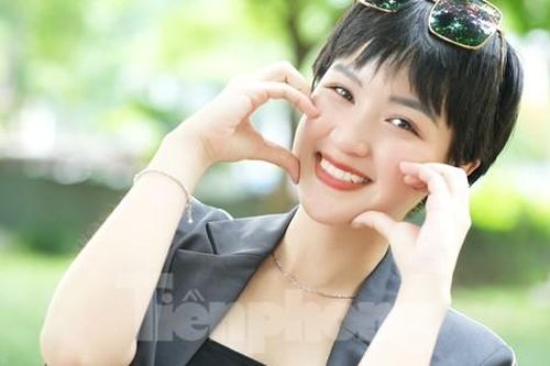 Ảnh ngoài đời của nữ diễn viên bị dìm nhan sắc trong 'Nơi giấc mơ tìm về'