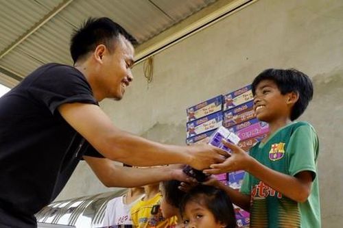 Người con ưu tú bản làng