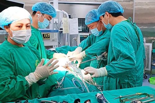Vợ hạnh phúc khi có thể hiến thận cho chồng