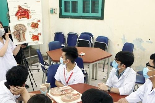 Những thí sinh đầu tiên trúng tuyển vào Trường ĐH Y Hà Nội năm 2023