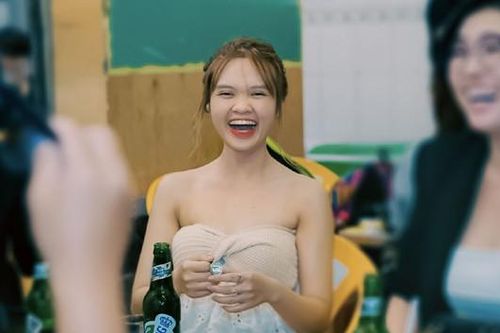 Khách hàng đầu tiên uống bia Tuborg trúng giải đặc biệt 500 triệu đồng