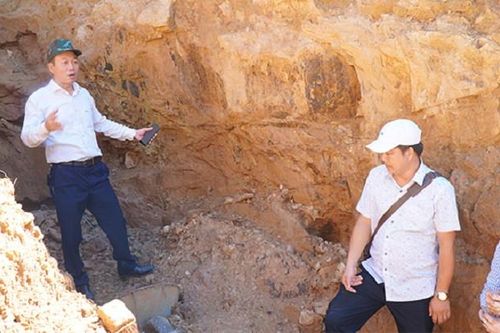 Hai tỉnh lập đoàn kiểm tra thông tin 'nước sông đục do khai thác vàng'