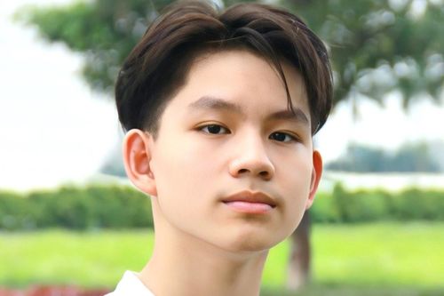 Nam sinh Hà Nội là thủ khoa 'kép' chuyên Tin của 2 trường