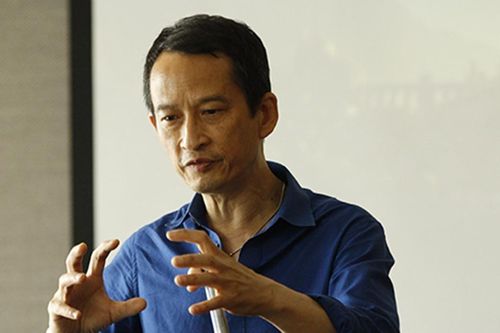 Trần Anh Hùng cùng vợ và 2 con về Việt Nam sau đoạt giải Cannes