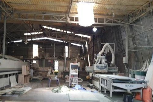 Một công nhân tử vong vì rơi từ trên mái nhà xưởng xuống đất