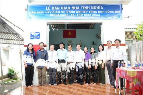 Bàn giao 200 căn nhà tình nghĩa cho hộ nghèo, gia đình chính sách tại Bến Tre