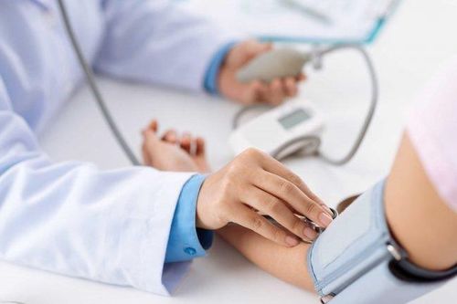 Xử lý nghiêm các đơn vị, cá nhân liên quan đến 'cò' xếp lốt khám bệnh