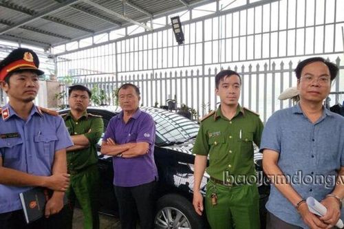 Khởi tố, bắt giam Giám đốc Chi nhánh Văn phòng đăng ký đất đai; Phó Giám đốc chi nhánh ngân hàng