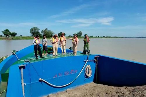 An Giang: Sử dụng hóa đơn không hợp pháp để vận chuyển cát, 3 sà lan bị bắt