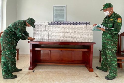 Bộ đội Biên phòng An Giang thu giữ 2.250 gói thuốc lá nhập lậu
