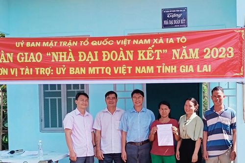 Ia Grai: Trao tặng 2 căn nhà cho hộ nghèo