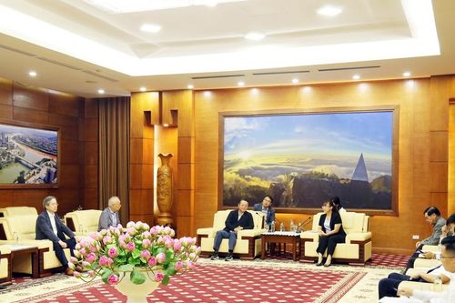 Phó Chủ tịch UBND tỉnh Giàng Thị Dung tiếp xã giao Hội những người Hàn Quốc yêu Việt Nam