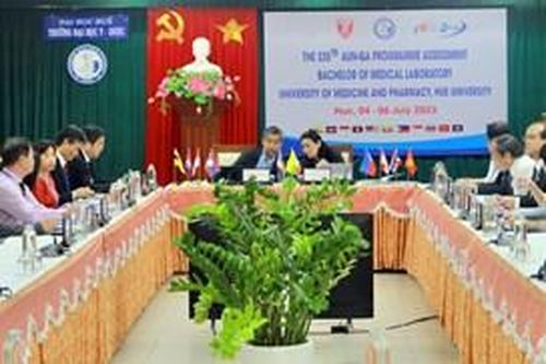 AUN đánh giá cao Chương trình đào tạo Cử nhân Xét nghiệm Y học