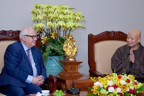 Hòa thượng Thích Lệ Trang tiếp ông Jean-Christophe Peaucelle và phái đoàn ngoại giao Cộng hòa Pháp