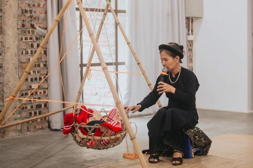 Tìm về lời ru