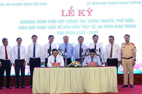 Lễ ký kết tuyên truyền, phổ biến, giáo dục pháp luật về trật tự an toàn giao thông giai đoạn 2023-2030