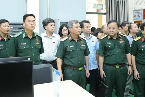 Đoàn khảo sát của Ủy ban Quốc phòng và An ninh làm việc với Học viện Kỹ thuật Quân sự