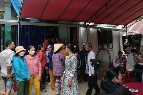 Vụ 3 cháu nhỏ chết đuối khi theo cha mẹ đi cào hến: Nỗi đau xé lòng