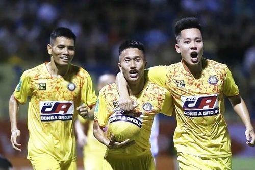 CLB Thanh Hóa vào tứ kết Cúp Quốc gia, bầu Đoan thưởng nóng 1 tỷ đồng