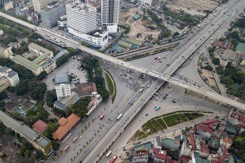 Phân luồng phục vụ thi công cầu tại nút giao Mai Dịch
